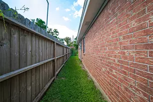 227 N Austin Dr, Angleton, TX 77515 - Photo 39