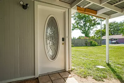 227 N Austin Drive, Angleton, TX 77515 - Photo 5