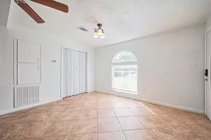 227 N Austin Dr, Angleton, TX 77515 - Photo 9