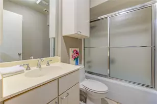5 River Hollow Ln, Houston, TX 77027 - Photo 29