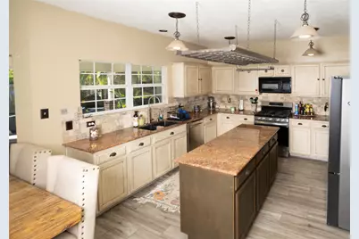 1015 Highland Woods Drive, Highlands, TX 77562 - Photo 11