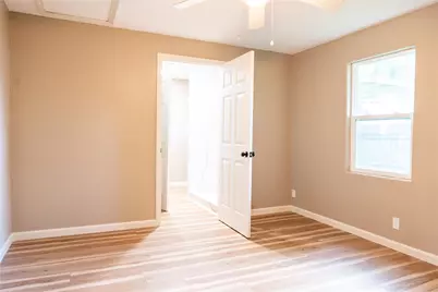 130 E Bernard Street, Clute, TX 77531 - Photo 11