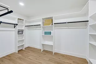 10710 Candlewood Dr, Houston, TX 77042 - Photo 17