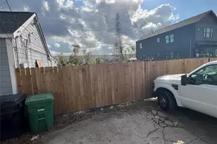 220 E 37th St, Houston, TX 77018 - Photo 9