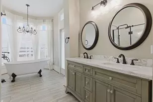 1911 Sealy St, Galveston, TX 77550 - Photo 5