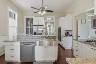 1911 Sealy St, Galveston, TX 77550 - Photo 9