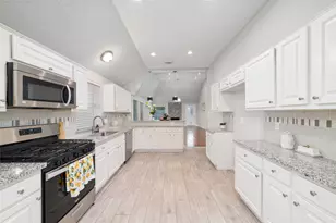 13551 Pasa Robles Ln, Houston, TX 77083 - Photo 9
