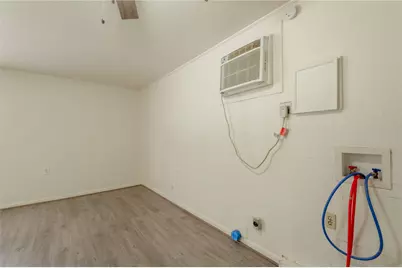 712 Cline Street #D, Huntsville, TX 77340 - Photo 9