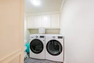 9400 Doliver Dr, Houston, TX 77063 - Photo 13