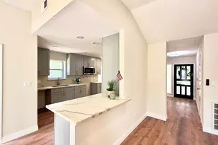 8911 Hendon Ln, Houston, TX 77036 - Photo 7