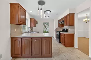 103 Breezy Point Pl, The Woodlands, TX 77381 - Photo 9