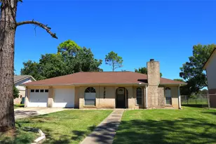 206 Banyan St, Lake Jackson, TX 77566 - Photo 1
