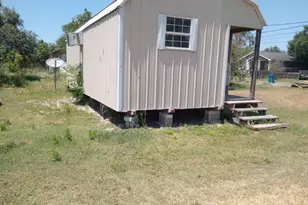 826 Ave C, Sinton, TX 78387 - Photo 3