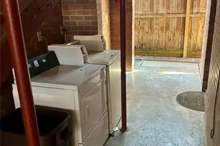 1411 Indiana St, Houston, TX 77006 - Photo 13