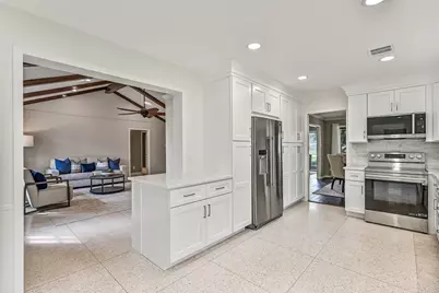 304 Chester Drive, Friendswood, TX 77546 - Photo 11