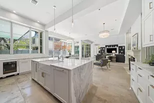 2615 Yupon St, Houston, TX 77006 - Photo 17