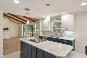 71 Hiwon Dr, Conroe, TX 77304 - Photo 9