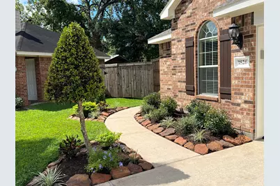 1826 Sherwood Forest Circle, League City, TX 77573 - Photo 3