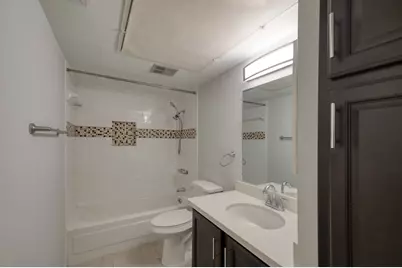 1860 White Oak Drive #207, Houston, TX 77009 - Photo 17