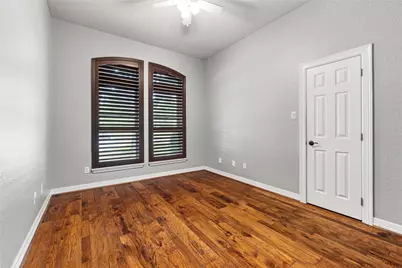 704 Heritage Oaks Dr, Angleton, TX 77515 - Photo 15
