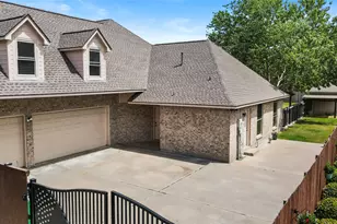 704 Heritage Oaks Dr, Angleton, TX 77515 - Photo 29