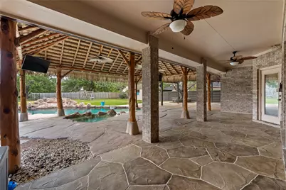 704 Heritage Oaks Dr, Angleton, TX 77515 - Photo 25