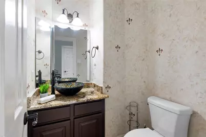 704 Heritage Oaks Dr, Angleton, TX 77515 - Photo 9