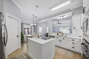 202 W Larkspur Dr, Alvin, TX 77511 - Photo 13