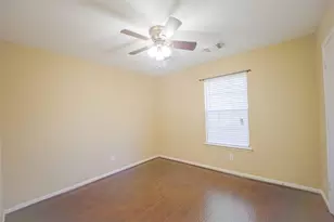 9611 Prairie Dog Run, Sugar Land, TX 77498 - Photo 11