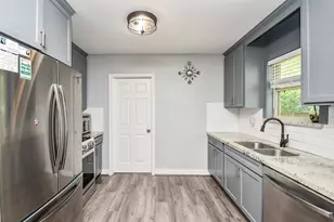 1607 Sylvester Rd, Houston, TX 77009 - Photo 11