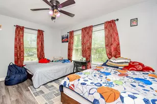 1607 Sylvester Rd, Houston, TX 77009 - Photo 25