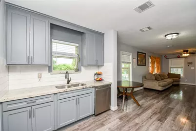 1607 Sylvester Road, Houston, TX 77009 - Photo 17