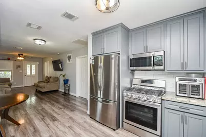 1607 Sylvester Road, Houston, TX 77009 - Photo 13