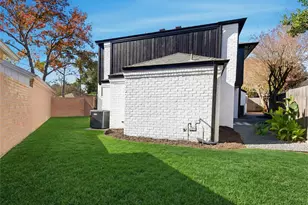 303 E Fair Harbor Ln, Houston, TX 77079 - Photo 33