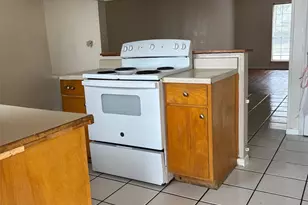 2210 Buchanan Dr, Baytown, TX 77520 - Photo 3