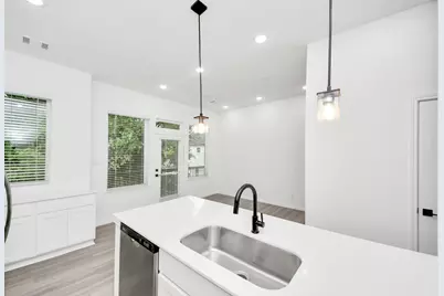 5103 Mallow Street #B, Houston, TX 77033 - Photo 13