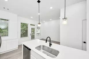 5103 Mallow St, Houston, TX 77033 - Photo 13