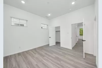 5103 Mallow Street #B, Houston, TX 77033 - Photo 19