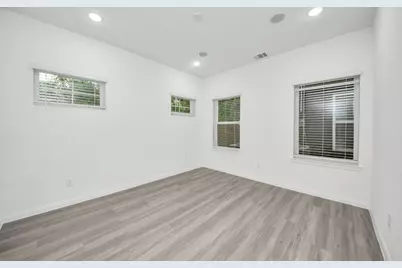 5103 Mallow Street #B, Houston, TX 77033 - Photo 17