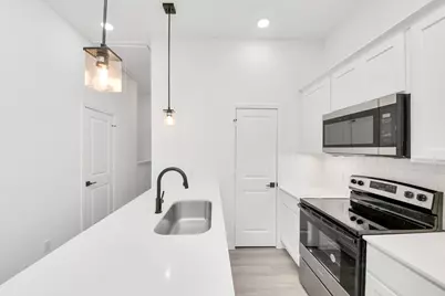 5103 Mallow Street #B, Houston, TX 77033 - Photo 11