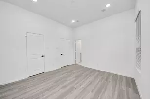 5103 Mallow St, Houston, TX 77033 - Photo 27