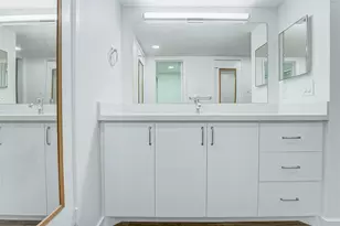 7555 Katy Fwy, Houston, TX 77024 - Photo 25