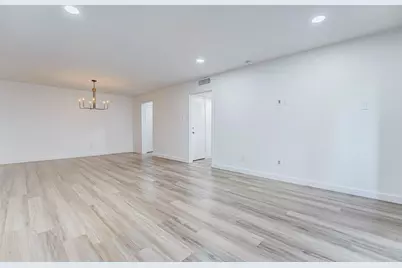 7555 Katy Freeway #55, Houston, TX 77024 - Photo 9
