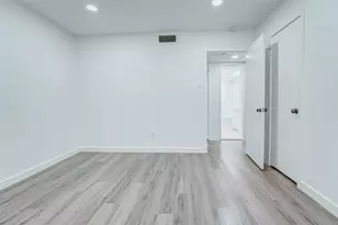 7555 Katy Fwy, Houston, TX 77024 - Photo 17