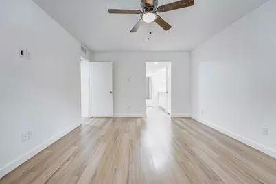 7555 Katy Freeway #55, Houston, TX 77024 - Photo 23