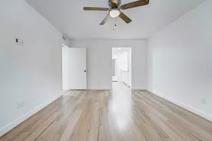 7555 Katy Fwy, Houston, TX 77024 - Photo 23