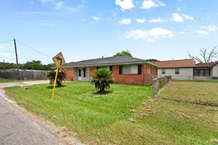 815 Rugeley St, Bay City, TX 77414 - Photo 5