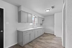 815 Rugeley St, Bay City, TX 77414 - Photo 9