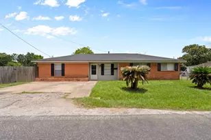 815 Rugeley St, Bay City, TX 77414 - Photo 1