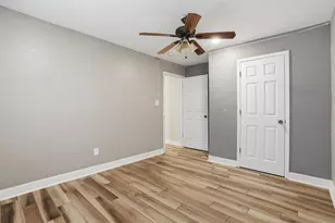 8131 Warren Rd, Houston, TX 77040 - Photo 15